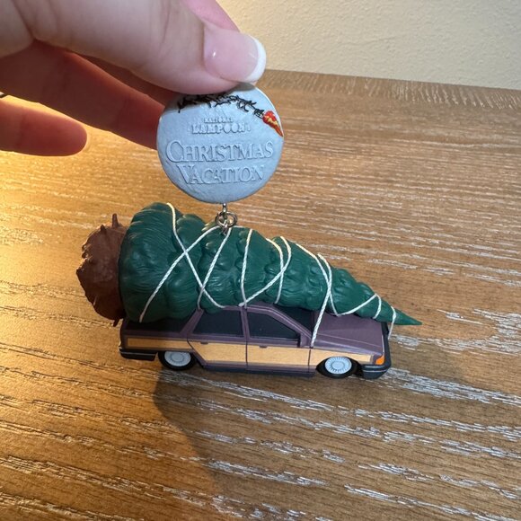 Hallmark Keepsake 2011 The Griswold Family Christmas Tree Magic - Picture 2 of 5